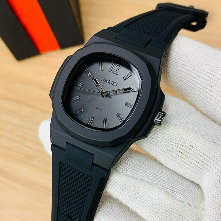SKMEI Men’s Quartz Watch | Black Analog Design with Durable Silicone Strap