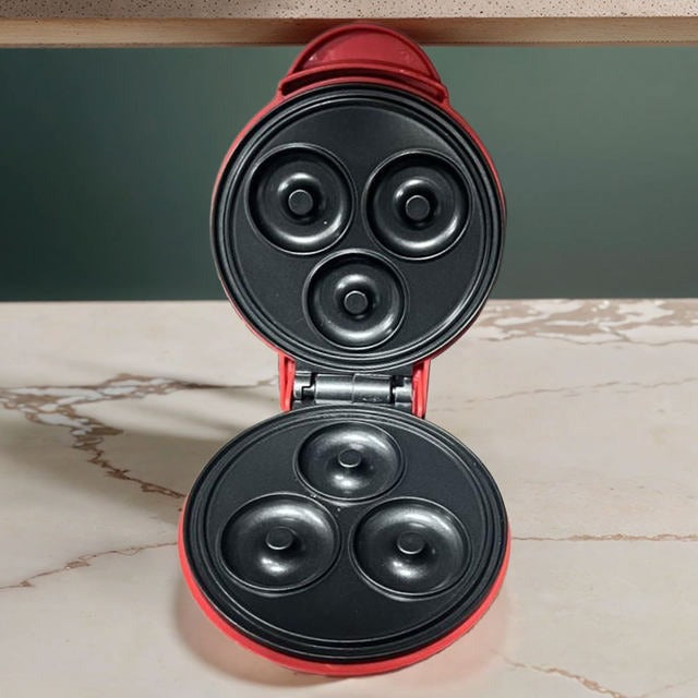 Compact Electric Donut Maker – Quick Baking & Non Stick Homemade Donuts for You!